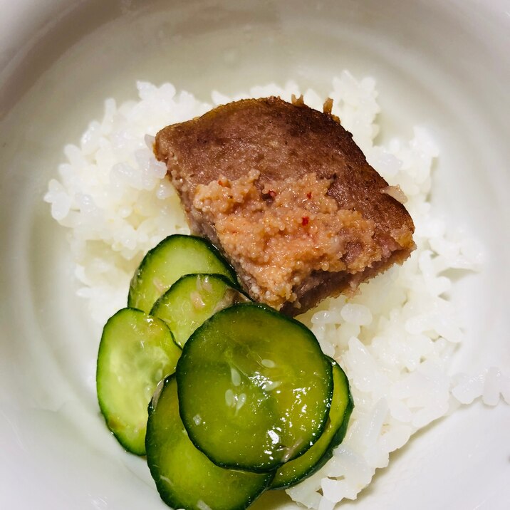 スパムのオーブン焼きときゅうりのせ丼 レシピ 作り方 By ろーるけーき 楽天レシピ スパムのオーブン焼きときゅうりのせ丼 レシピ 作り方 By ろーるけーき 楽天レシピ